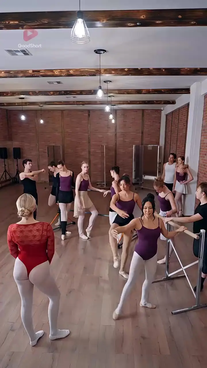 Swan Queen Dancing Back into His Arms - Episode 44