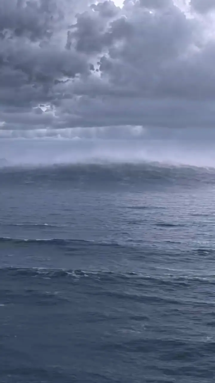 Beggar Sea God Turns the Tide for His Bride - Episode 35