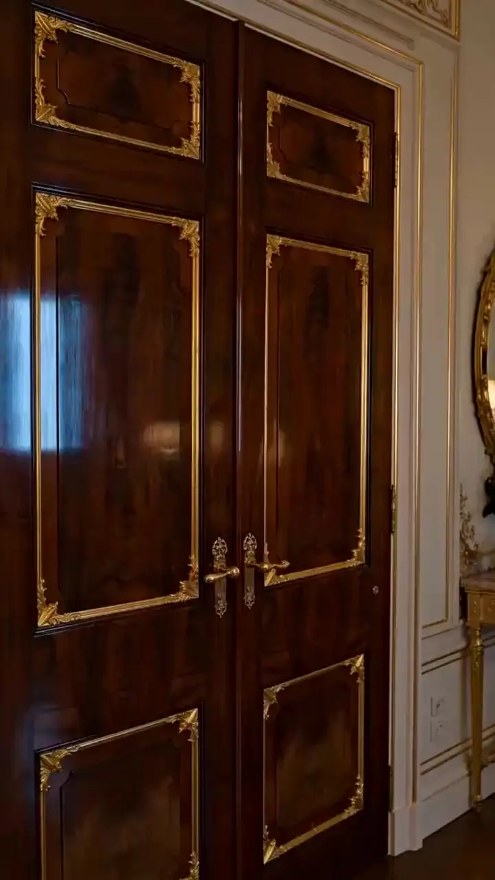 Episode 12 - The White House Bimbo Crashout