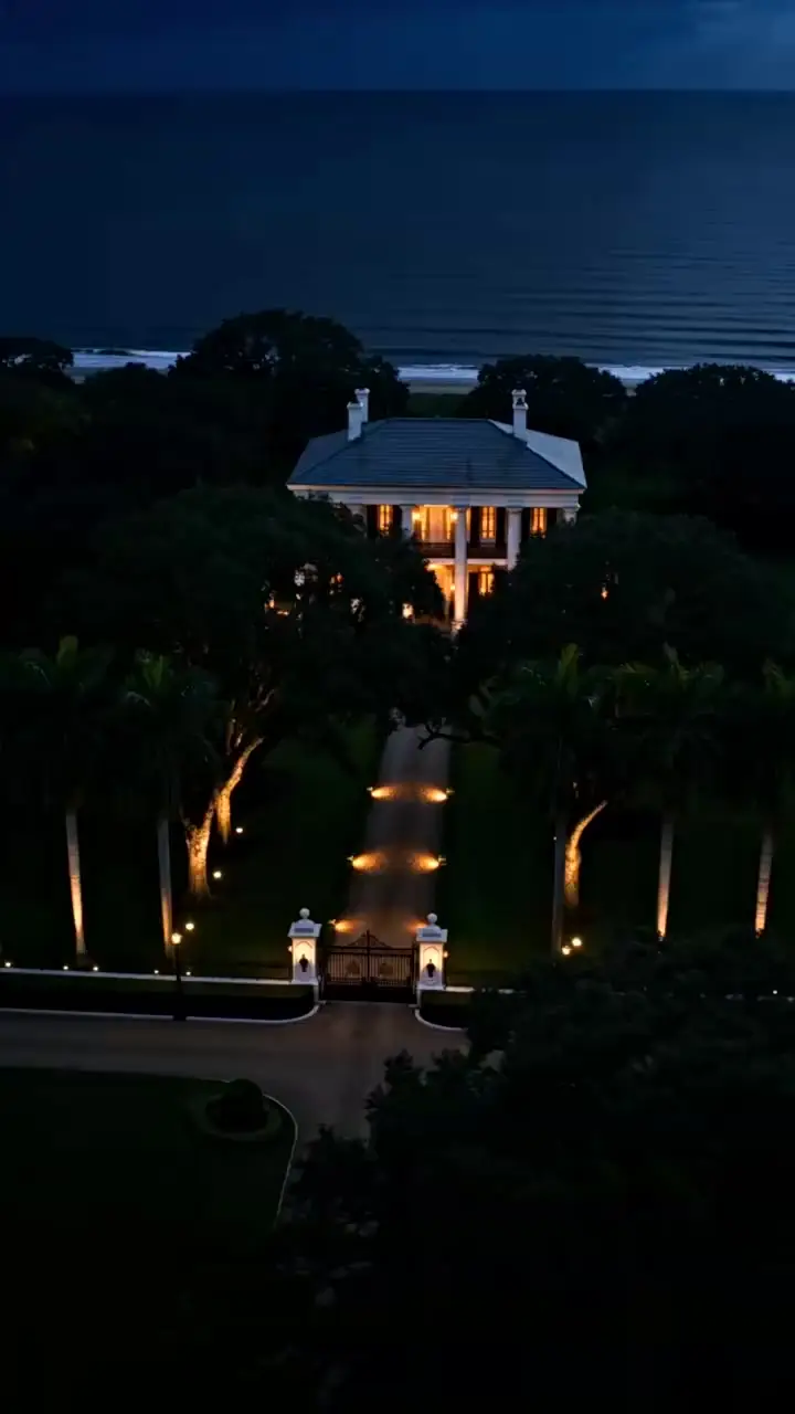 Episode 2 - The White House Bimbo Crashout